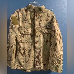 U.S. Navy Issued Button Down Blouse Jacket Embroidered Digital Camo Medium